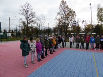 Sadzenie drzew w Konopnicy w ramach akcji 